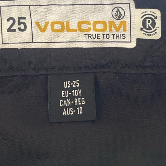 Volcom NWT Youth 25 True To This Black Shorts - Picture 3 of 7